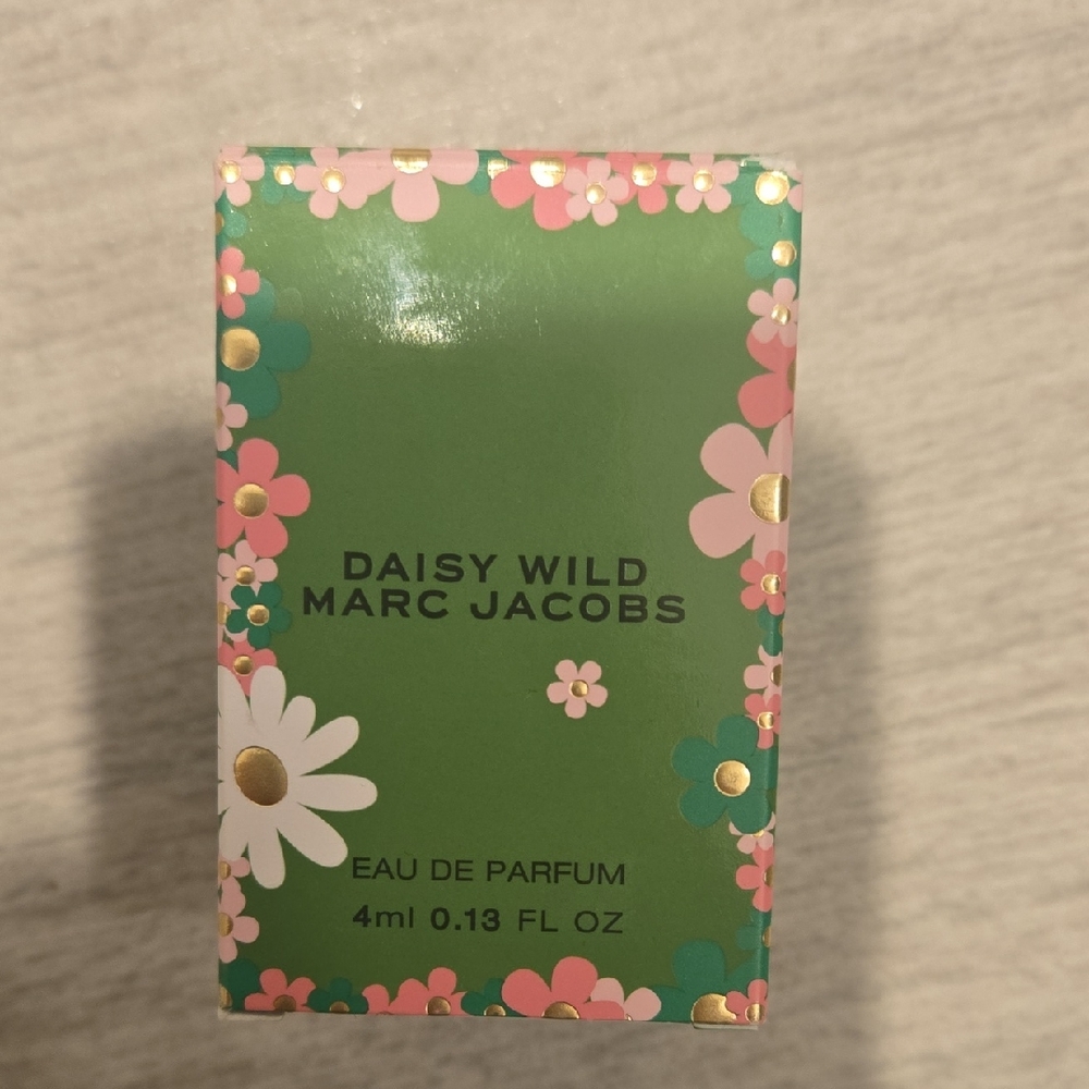 Marc Jacobs Daisy Wild Green Floral Box